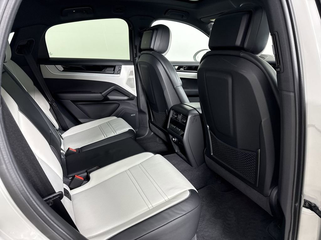 Used 2026 Porsche Cayenne S image 21