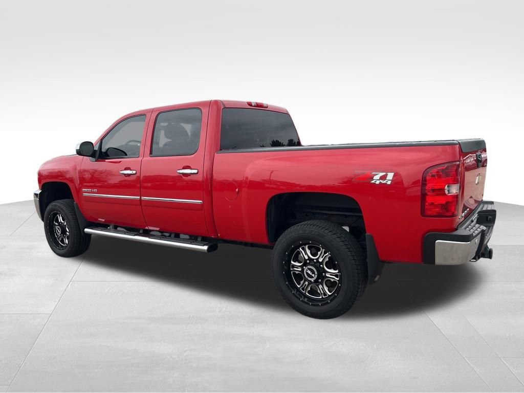 Used 2014 Chevrolet Silverado 2500 LT w/ Custom Sport Truck Package AWD/4WD image 9
