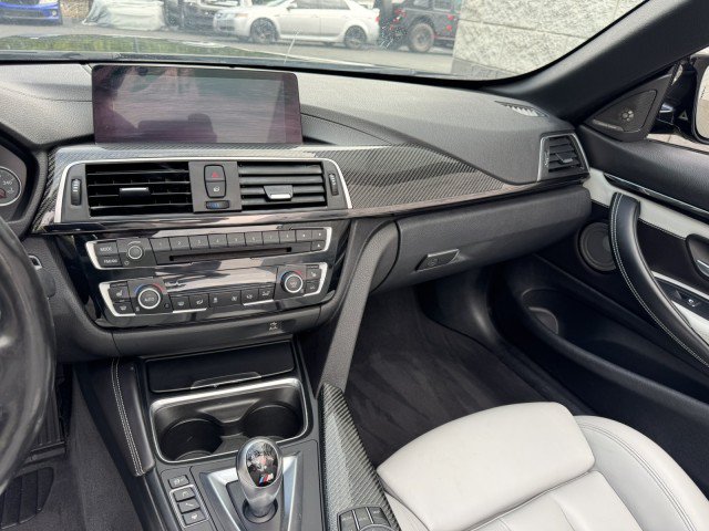 Used 2018 BMW M4 Convertible RWD image 22