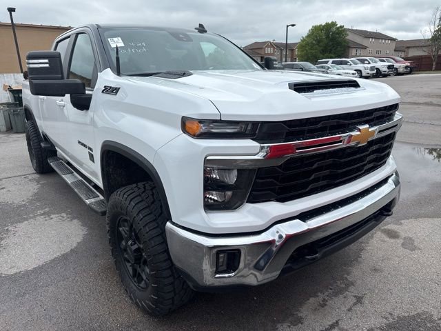 Used 2025 Chevrolet Silverado 2500 LT AWD/4WD image 1