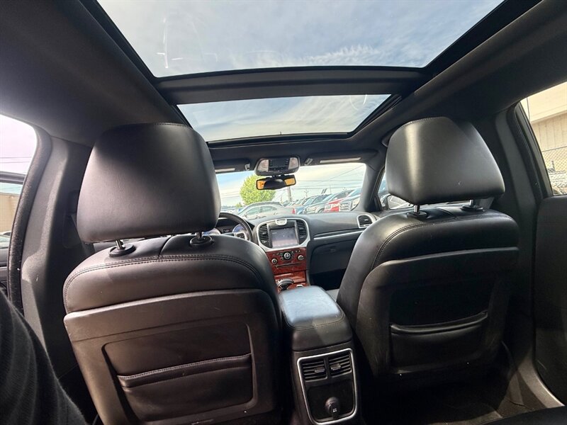 Used 2014 Chrysler 300 RWD image 10