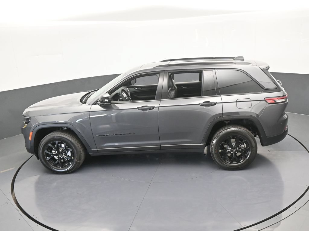 New 2025 Jeep Grand Cherokee Altitude AWD/4WD image 40