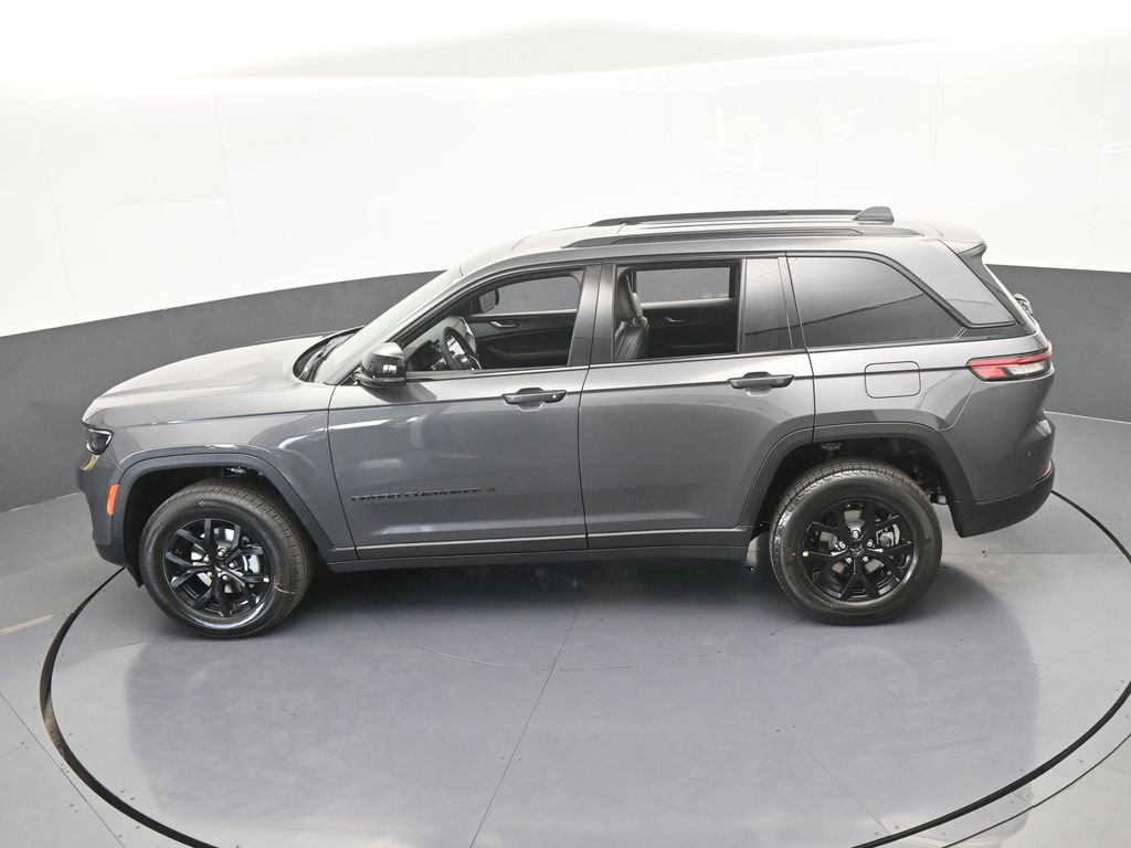 New 2025 Jeep Grand Cherokee Altitude image 40