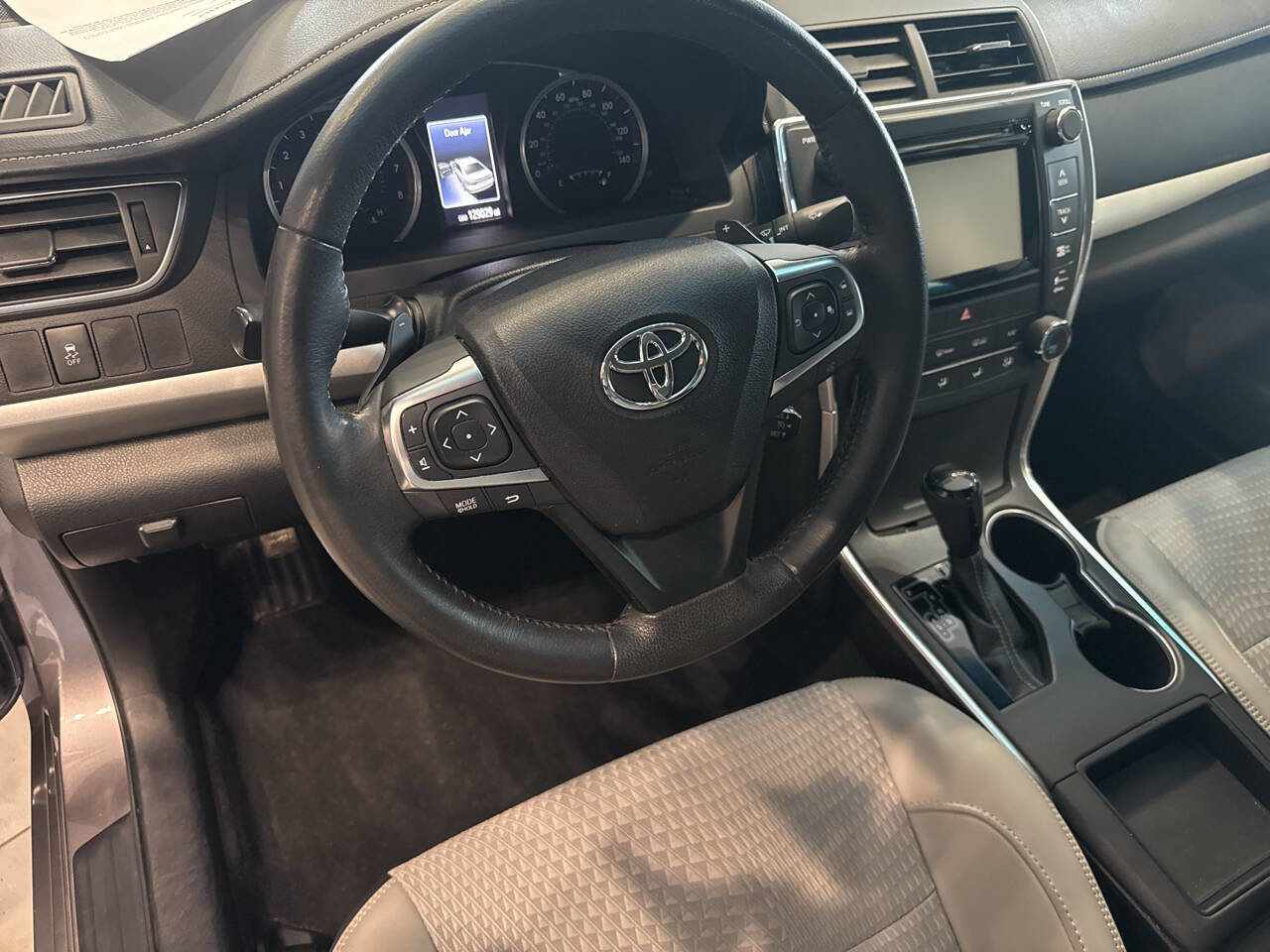 Used 2015 Toyota Camry SE image 26