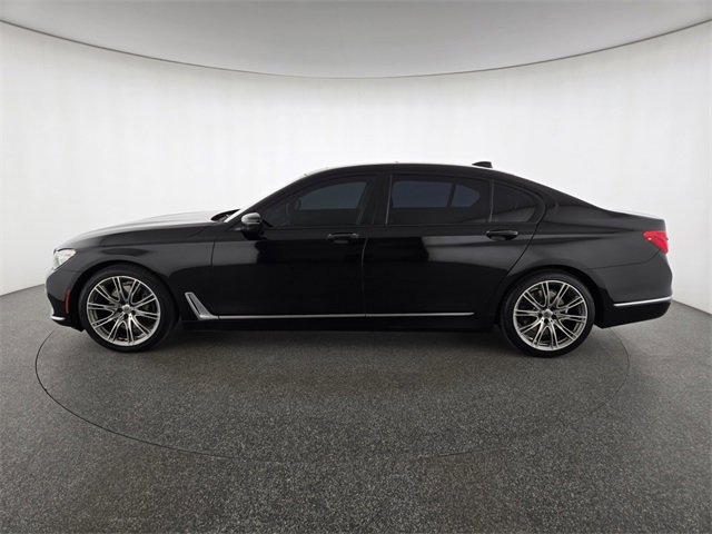 Used 2016 BMW 740i image 27