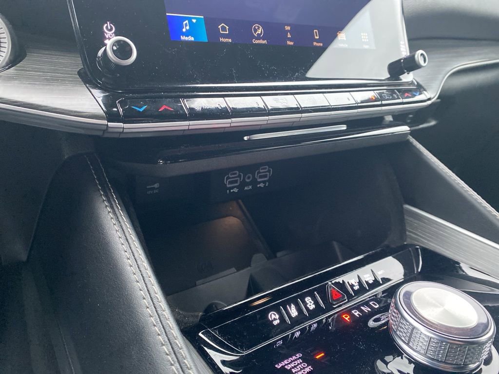 Certified 2024 Jeep Wagoneer L Series II w/ Flexible Seating Group image 34