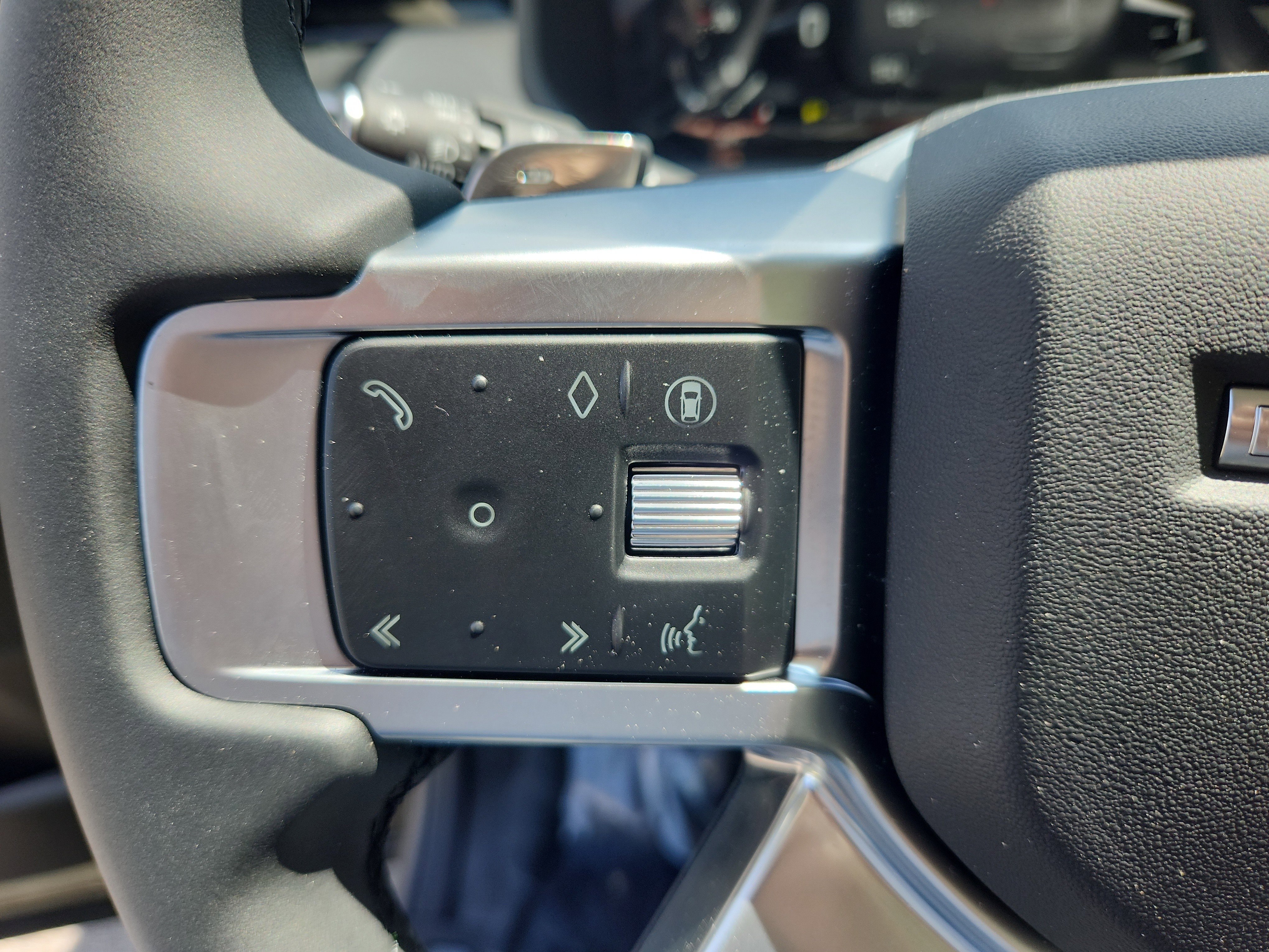 New 2025 Land Rover Discovery S image 19