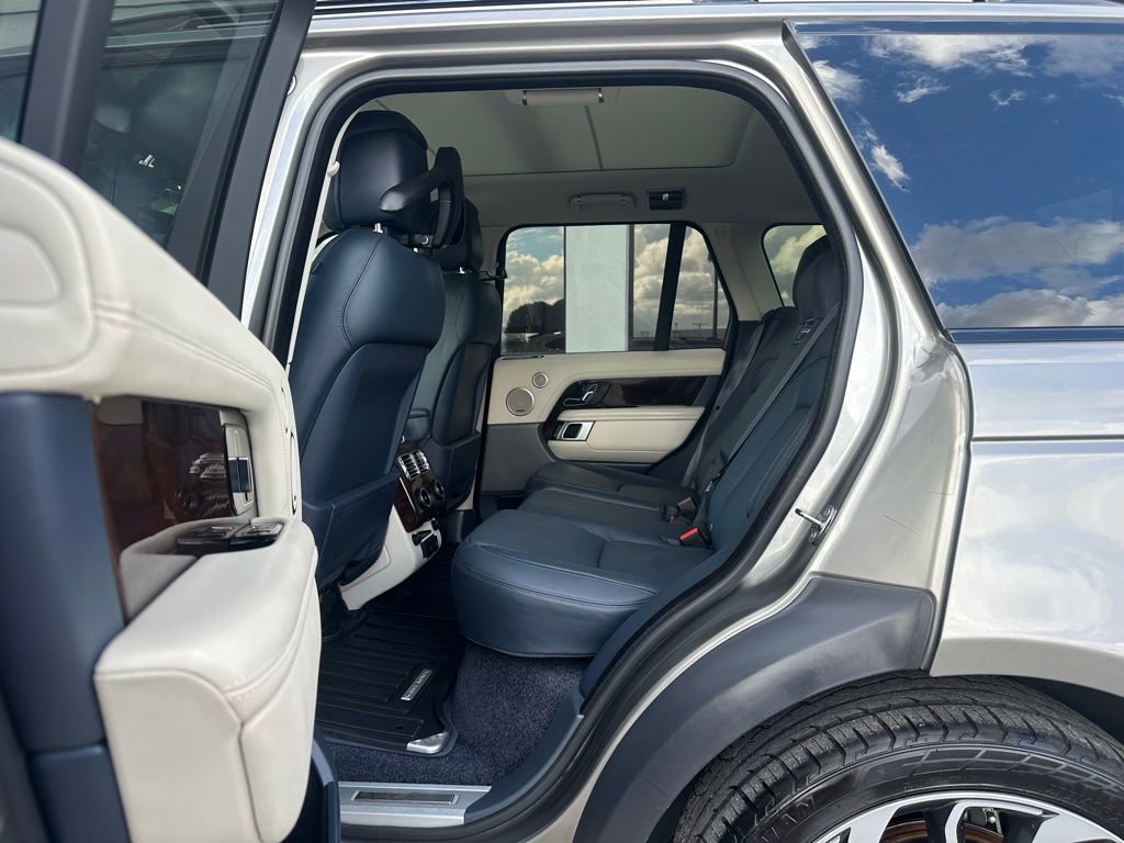 Used 2020 Land Rover Range Rover HSE image 18