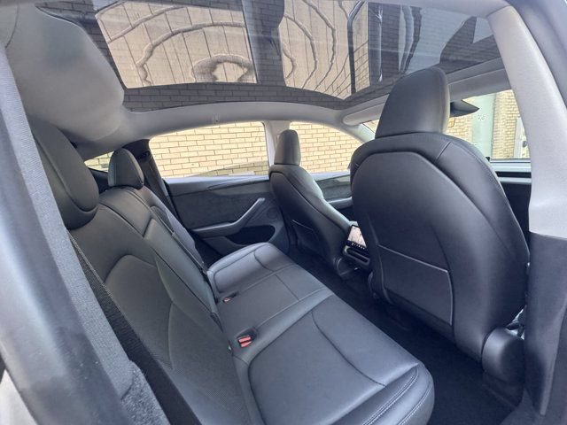 Used 2026 Tesla Model Y Long Range AWD/4WD image 18
