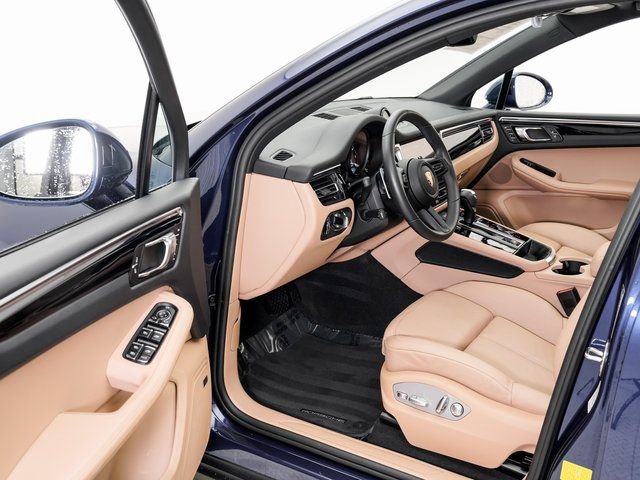 Certified 2025 Porsche Macan image 7