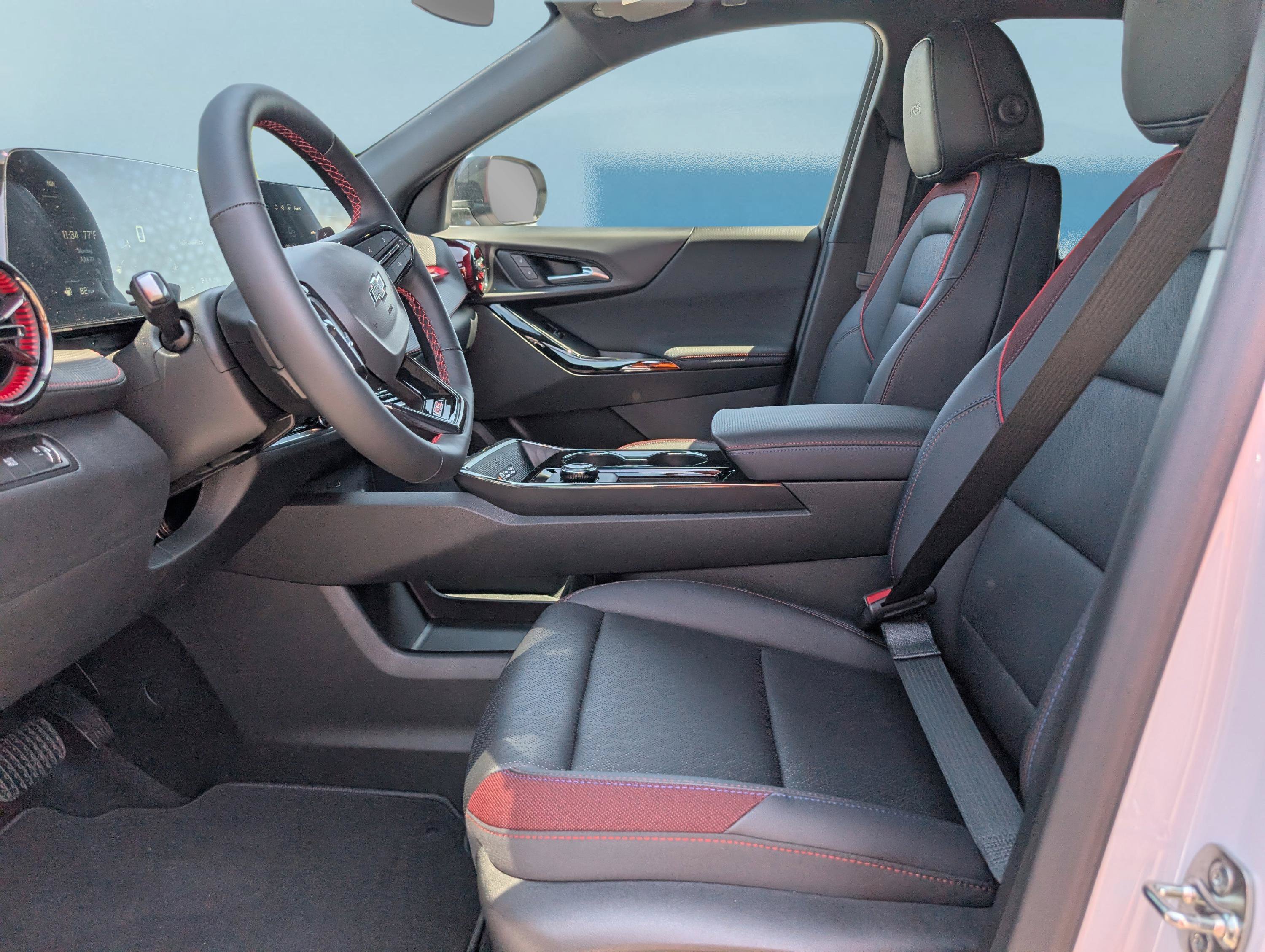 New 2026 Chevrolet Equinox RS w/ Convenience Package III FWD image 17