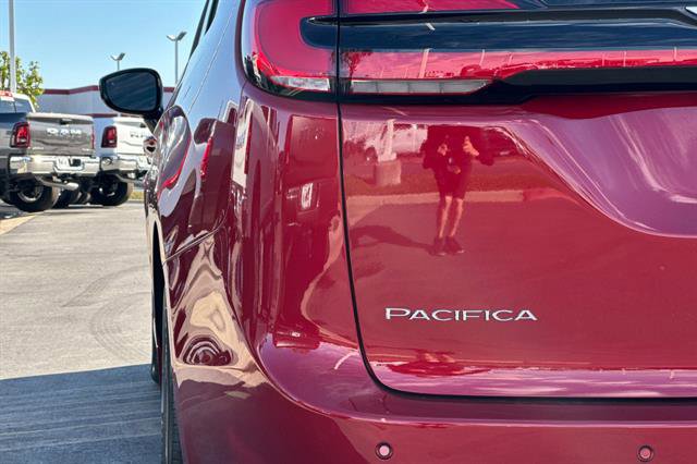 New 2026 Chrysler Pacifica Select image 6