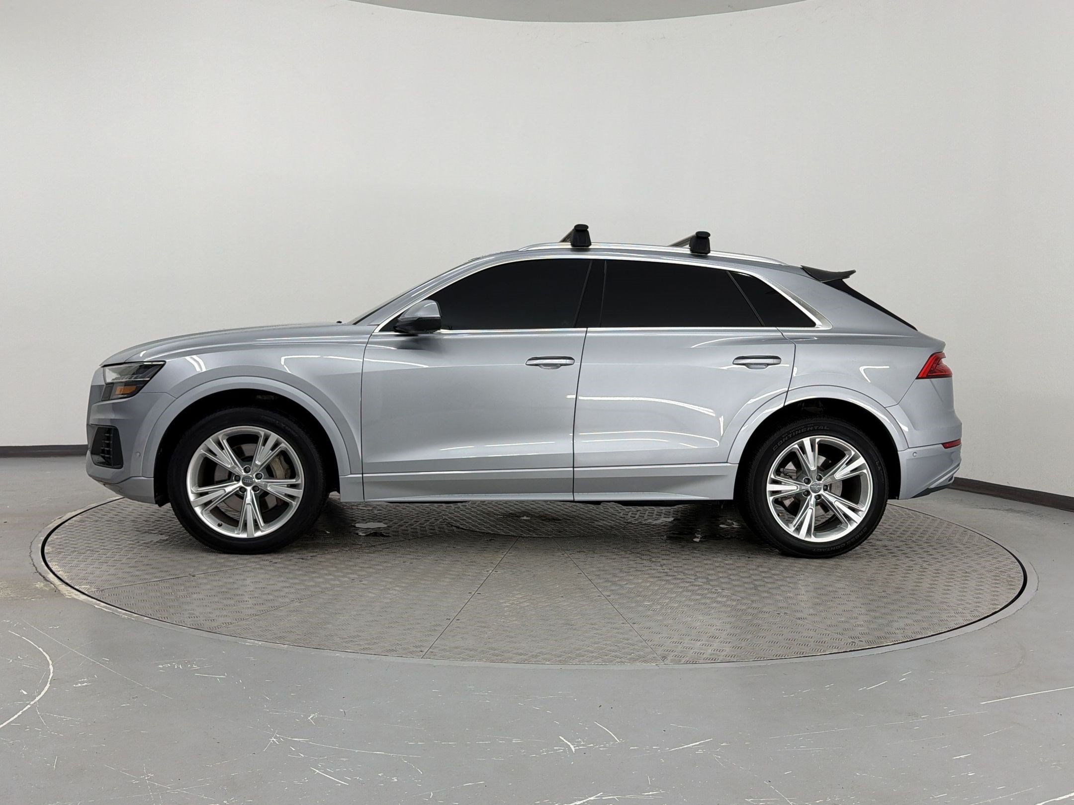 Used 2020 Audi Q8 Prestige w/ Prestige Package AWD/4WD image 2