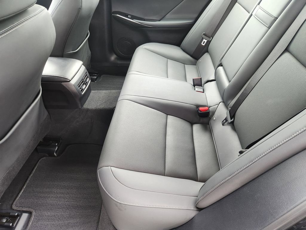 Used 2023 Lexus IS 300 w/ Comfort Package RWD image 31