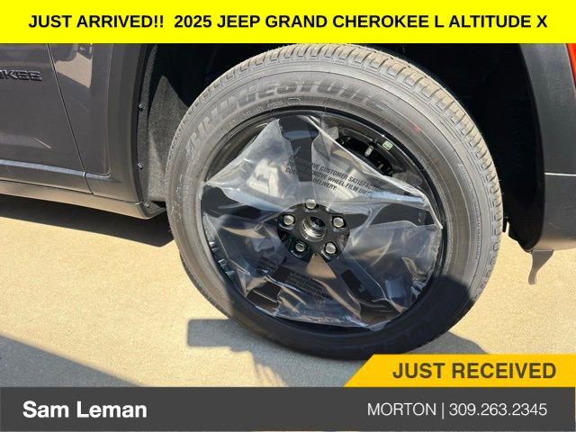 New 2025 Jeep Grand Cherokee L Altitude image 4