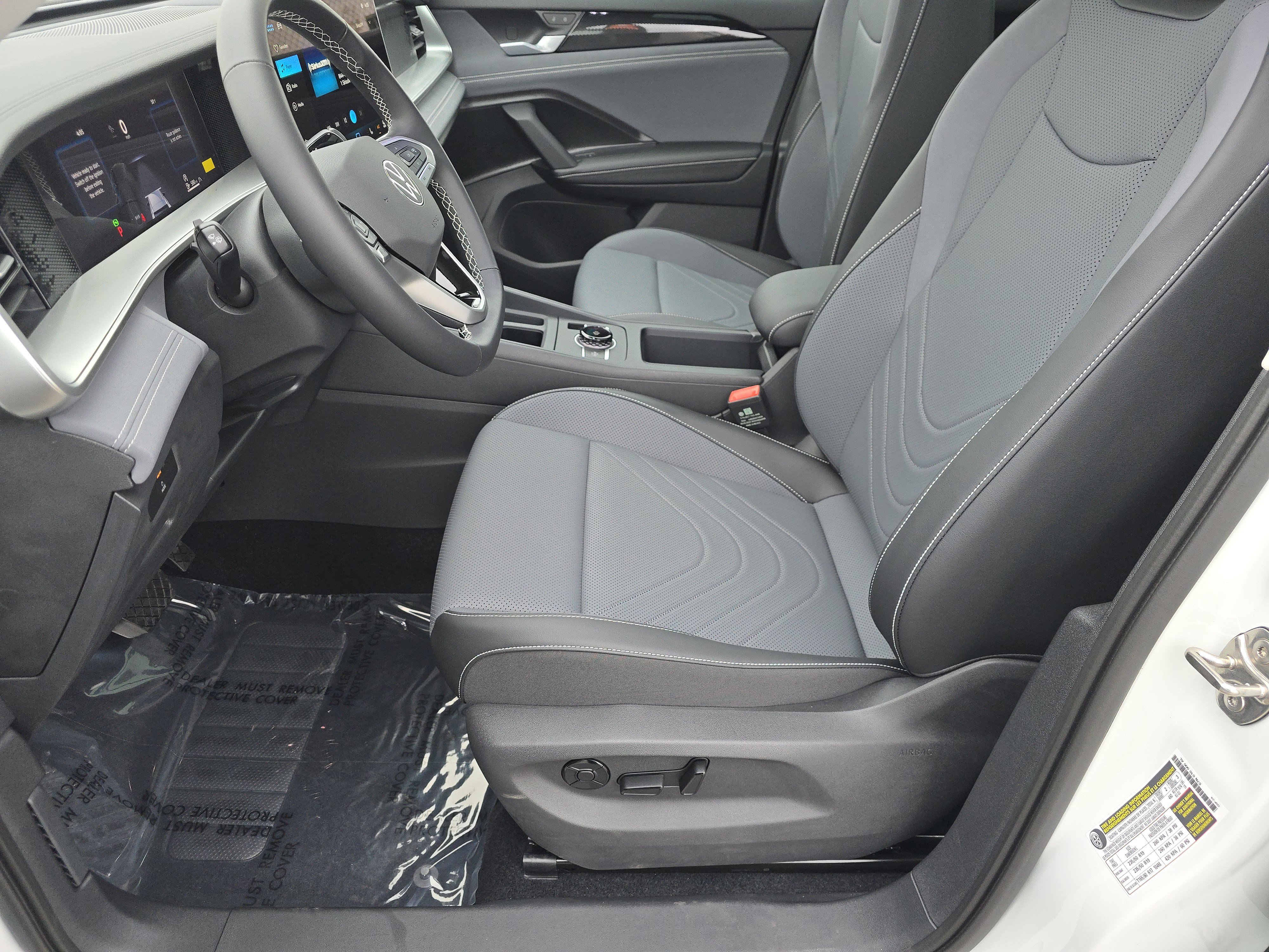 New 2025 Volkswagen Tiguan SE image 18