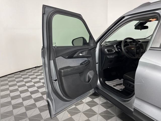 Used 2023 Chevrolet TrailBlazer LT FWD image 18