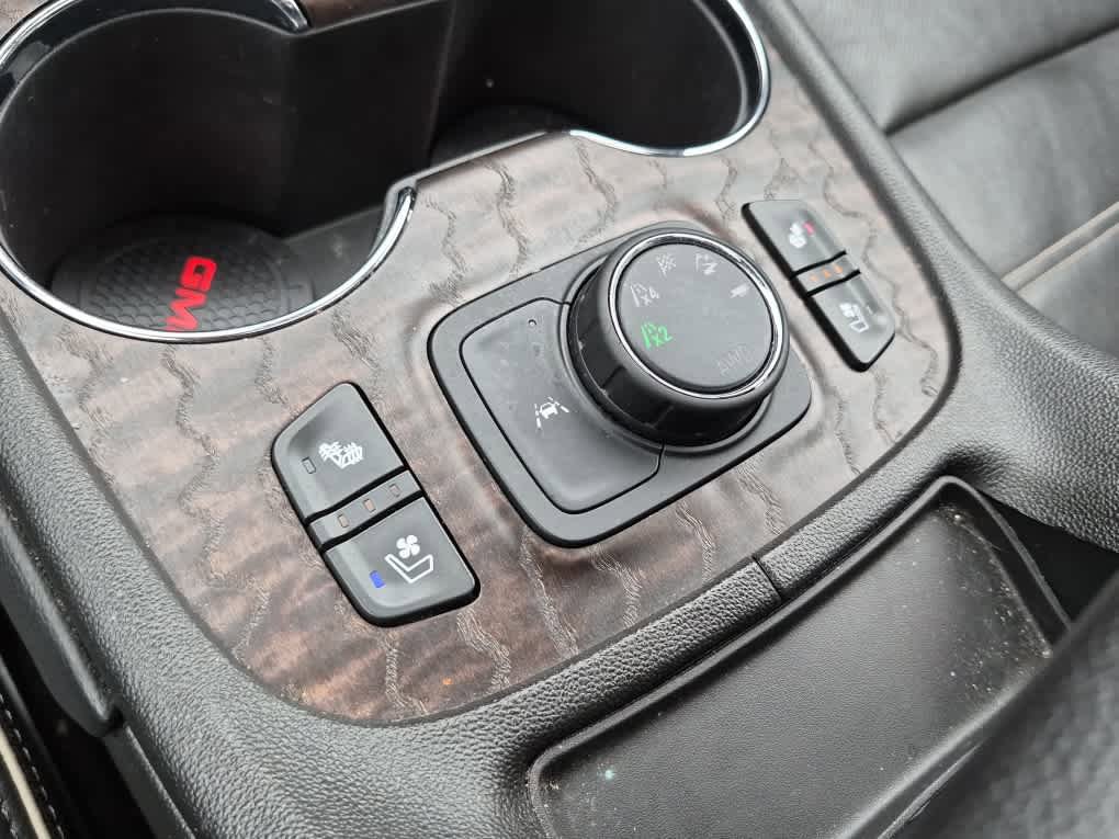 Used 2023 GMC Acadia Denali w/ Denali Ultimate Package AWD/4WD image 15