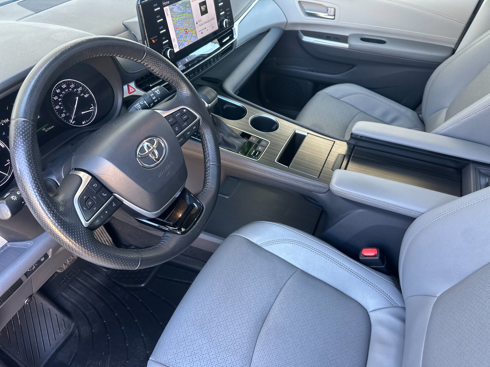 Used 2021 Toyota Sienna Limited FWD image 10