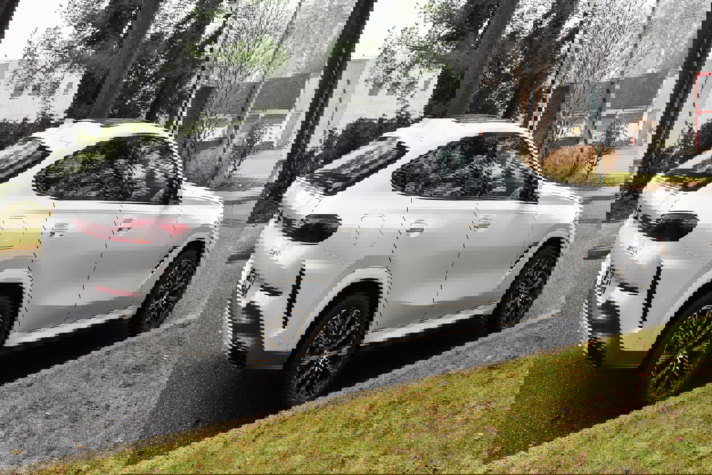 Used 2020 BMW X6 M50i w/ Executive Package image 8