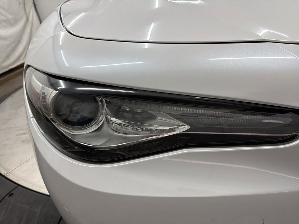 Used 2019 Alfa Romeo Giulia Ti w/ Quick Order Package 22Z Lusso image 11