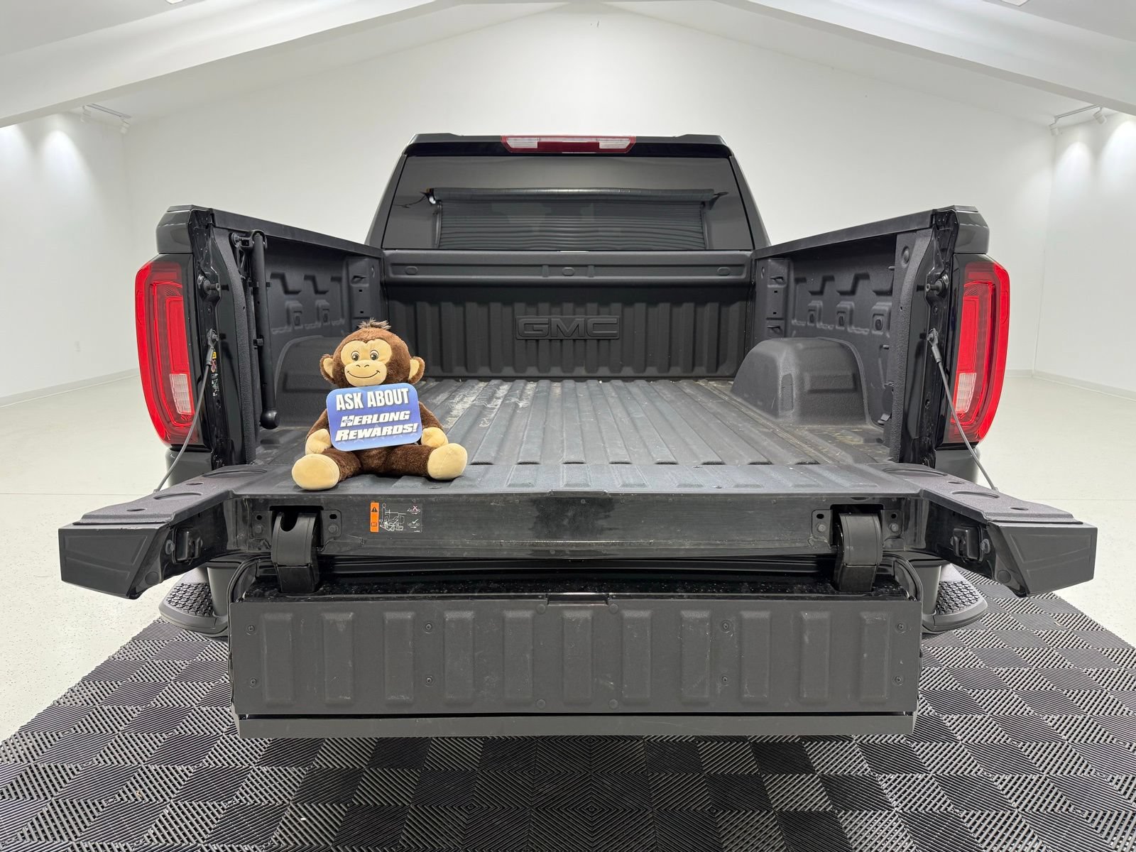 Used 2025 GMC Sierra 1500 AT4 AWD/4WD image 9