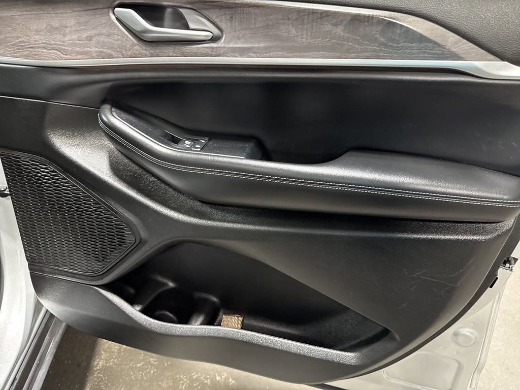 Used 2024 Jeep Grand Cherokee L Limited w/ Luxury Tech Group II image 12