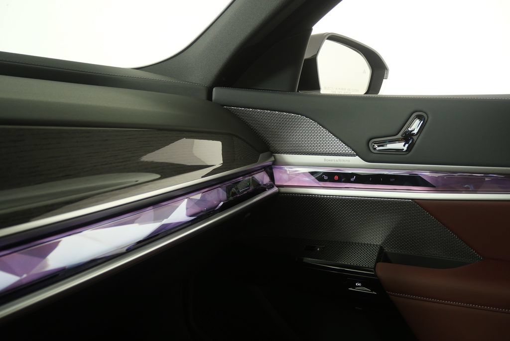 Used 2026 BMW i7 eDrive50 w/ Premium Package RWD image 26