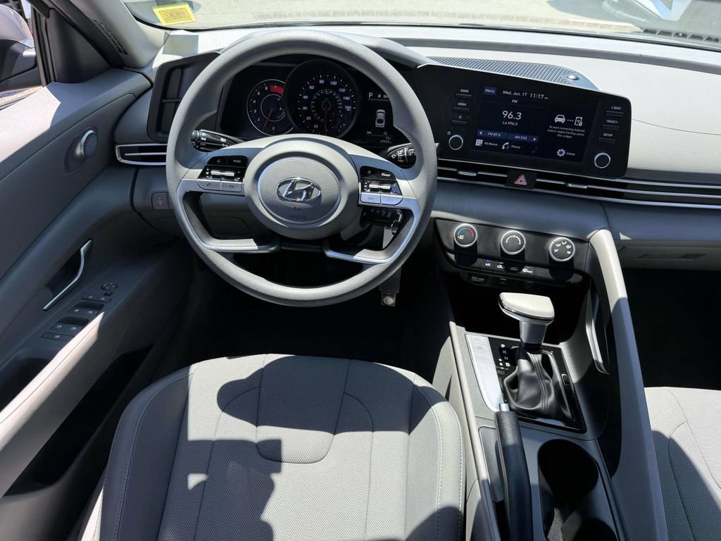 Certified 2023 Hyundai Elantra SE FWD image 20