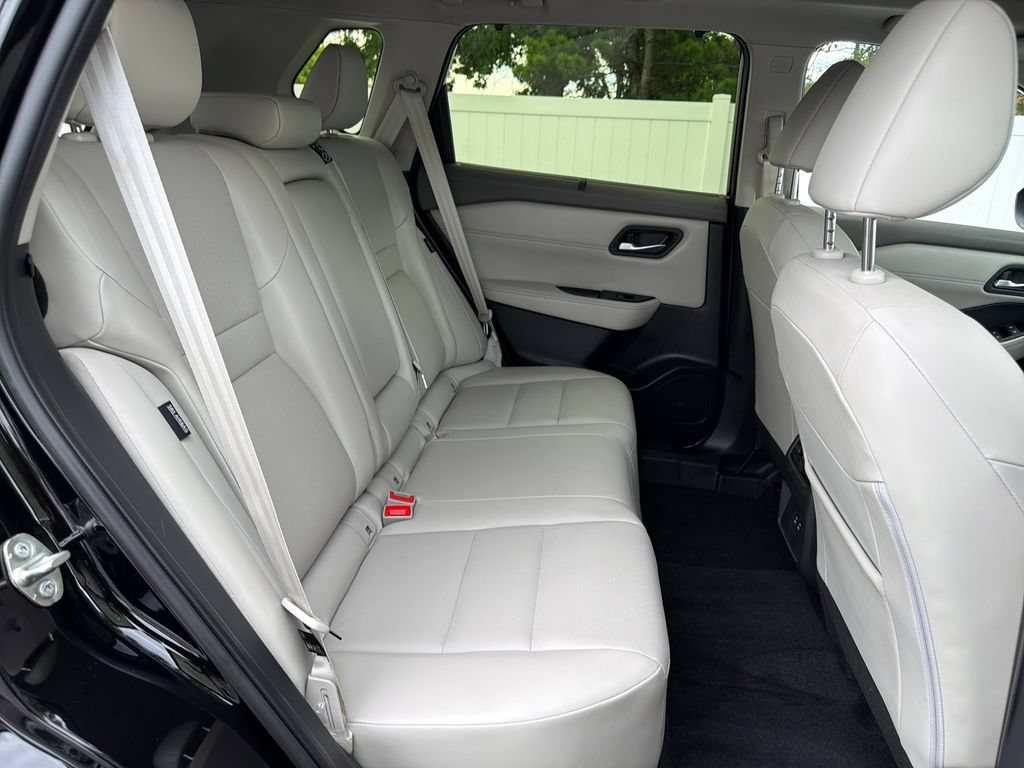 Used 2025 Nissan Rogue SV w/ SV Premium Package FWD image 50