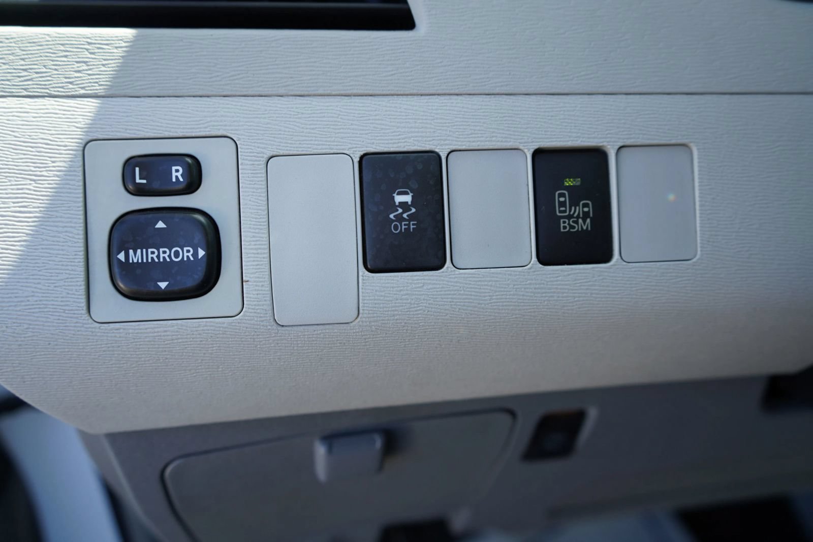 Used 2014 Toyota Sienna SE FWD image 13