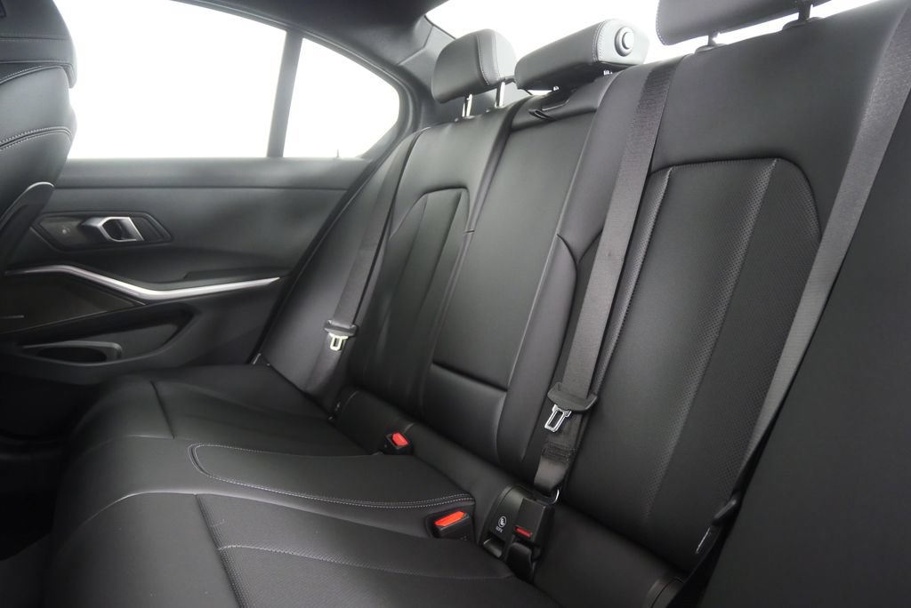 Used 2026 BMW 330i Sedan w/ M Sport Package RWD image 15