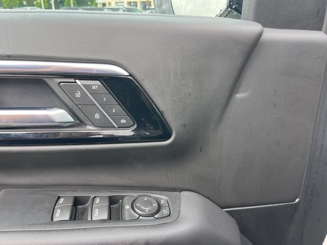 Used 2025 Chevrolet Suburban Z71 AWD/4WD image 16