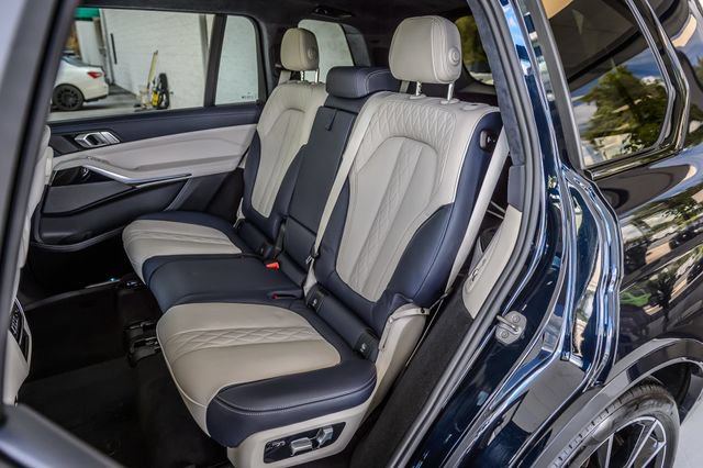 Used 2020 BMW X7 xDrive40i w/ M Sport Package AWD/4WD image 45