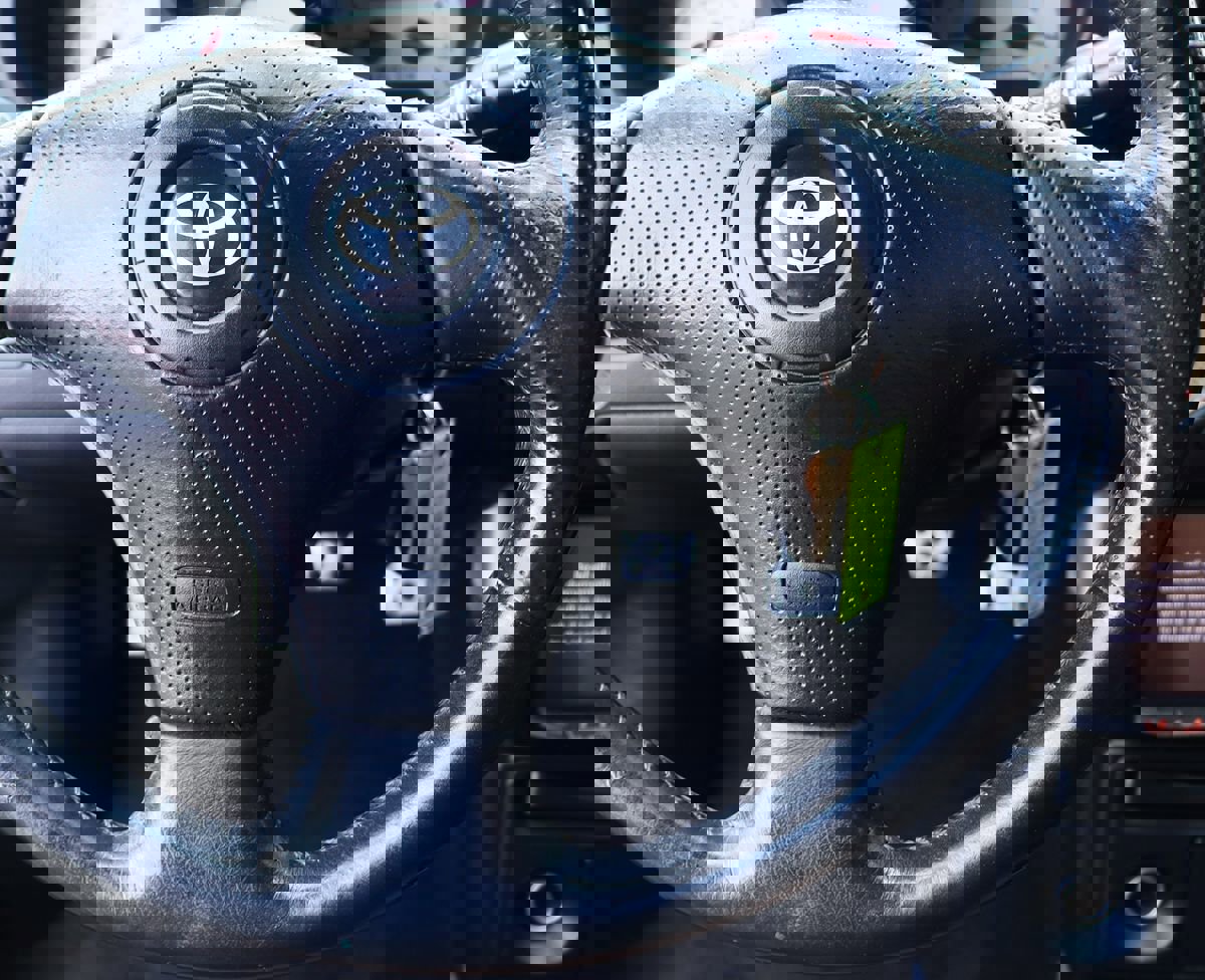 Used 2004 Toyota MR2 image 40