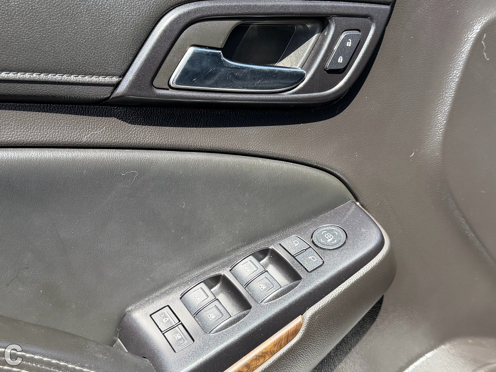 Used 2015 Chevrolet Suburban LT RWD image 24