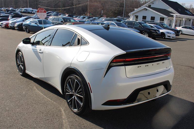 Used 2023 Toyota Prius XLE image 6