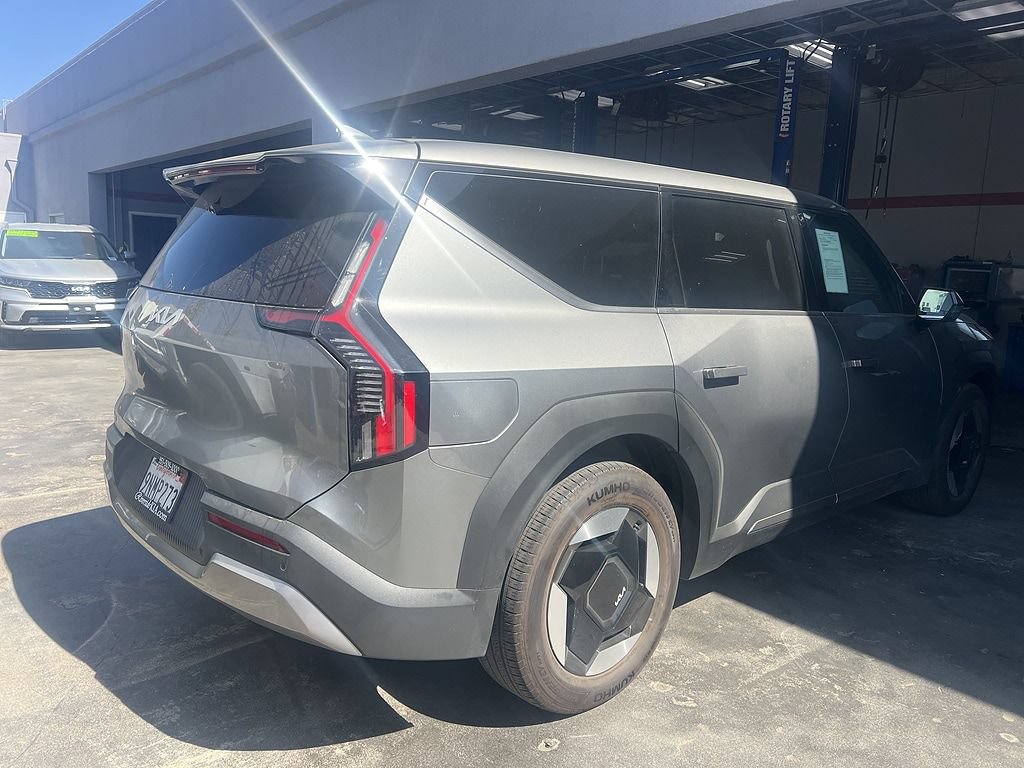 Used 2024 Kia EV9 Light Long Range RWD image 4