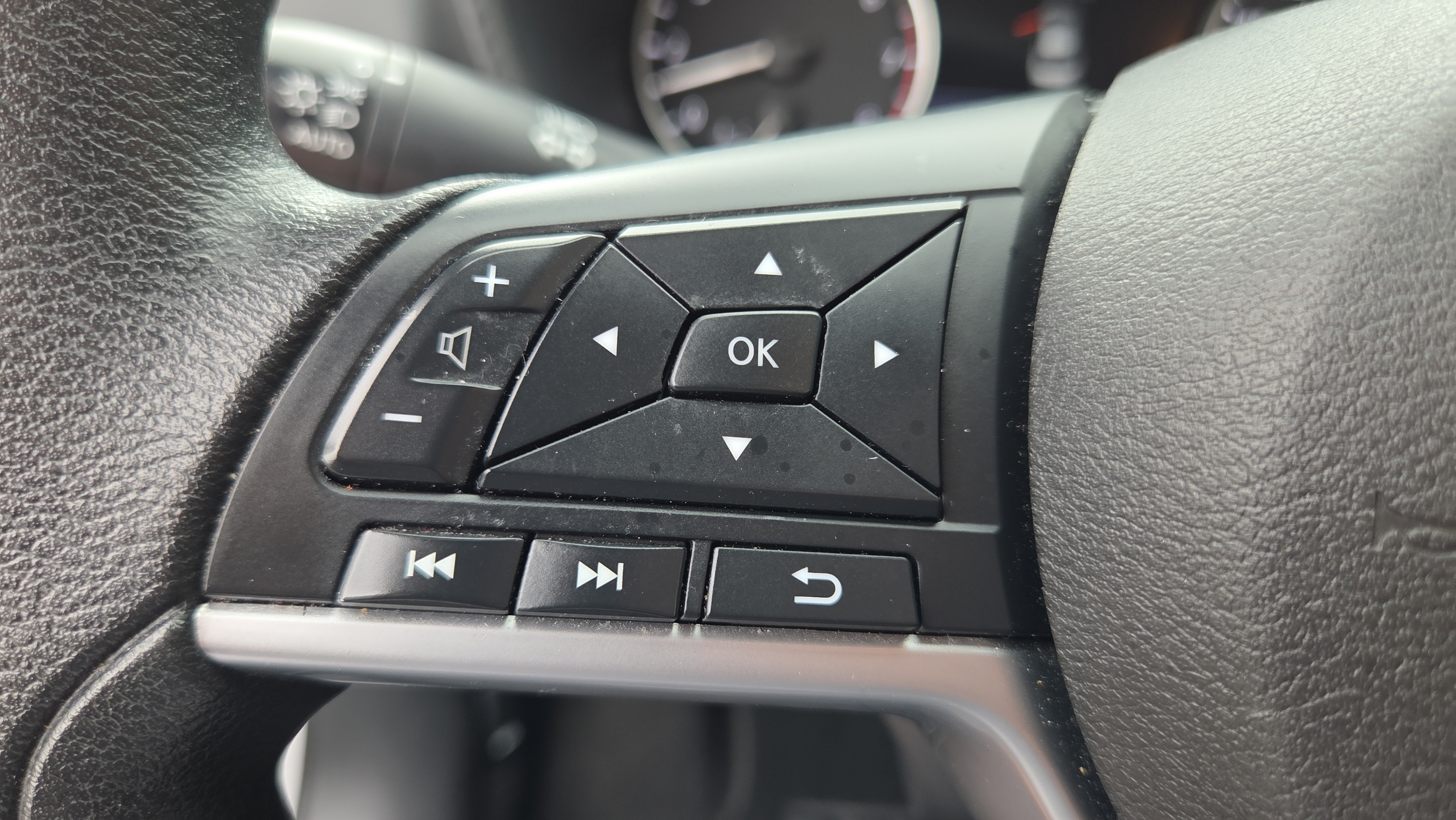Used 2024 Nissan Sentra SV FWD image 28