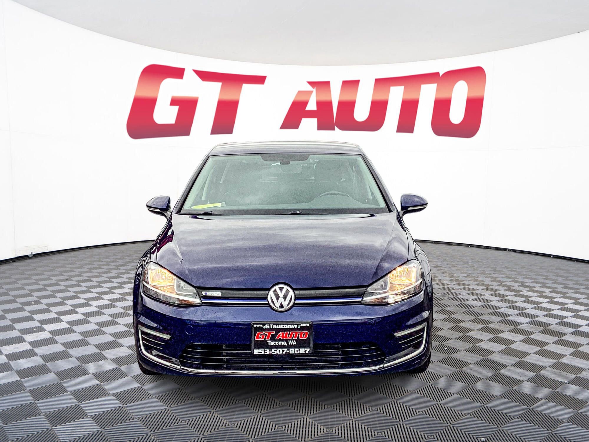 Used 2019 Volkswagen e-Golf SE w/ Driver Assistance Package image 2