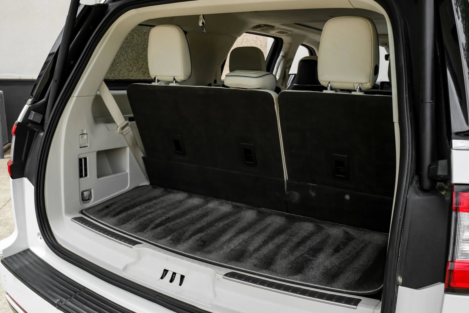 Used 2020 Lincoln Navigator Black Label w/ Cargo Convenience Package AWD/4WD image 55