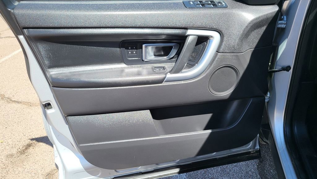 Used 2018 Land Rover Discovery Sport HSE image 24