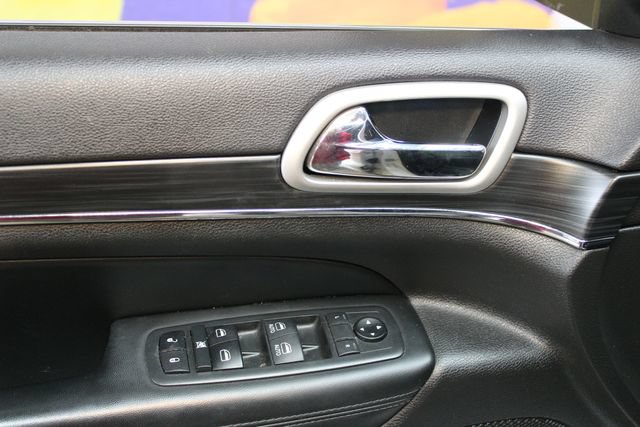 Used 2020 Jeep Grand Cherokee Limited w/ Luxury Group II RWD image 19