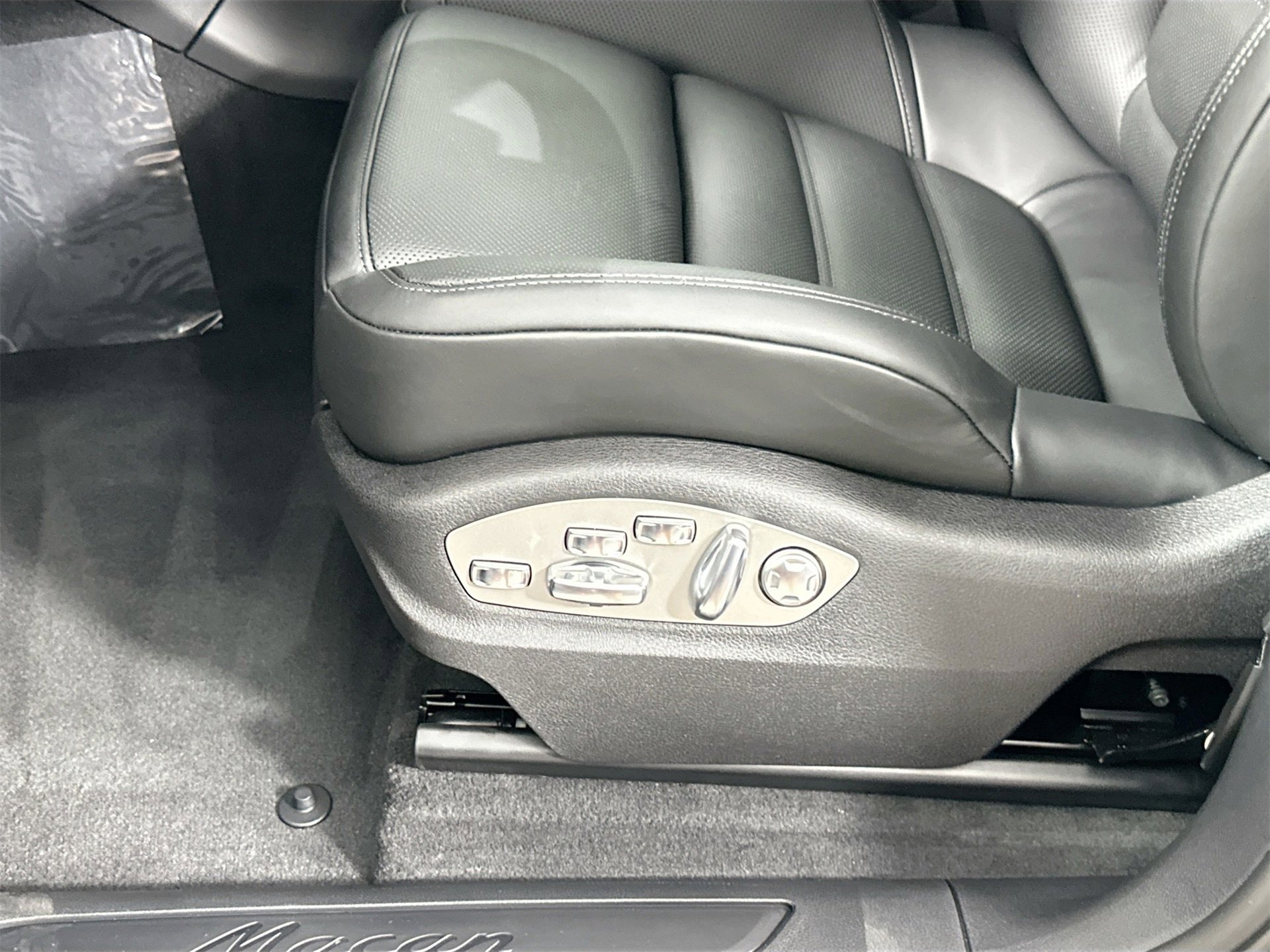 New 2026 Porsche Macan image 33