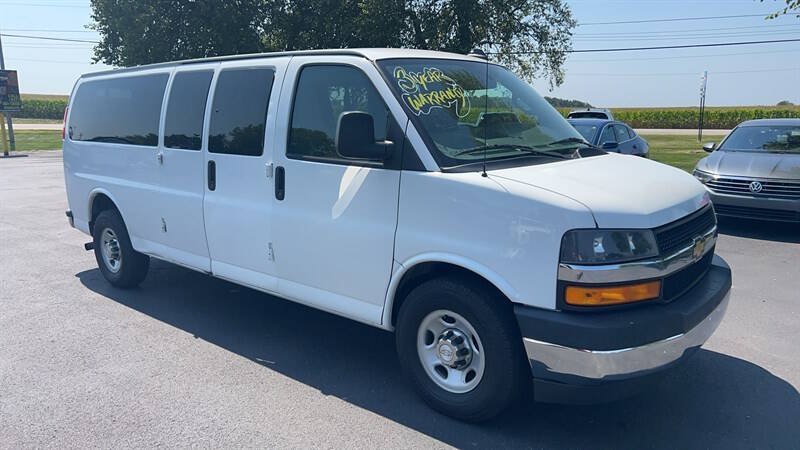 Used 2018 Chevrolet Express 3500 LT w/ LT Preferred Equipment Group RWD image 2