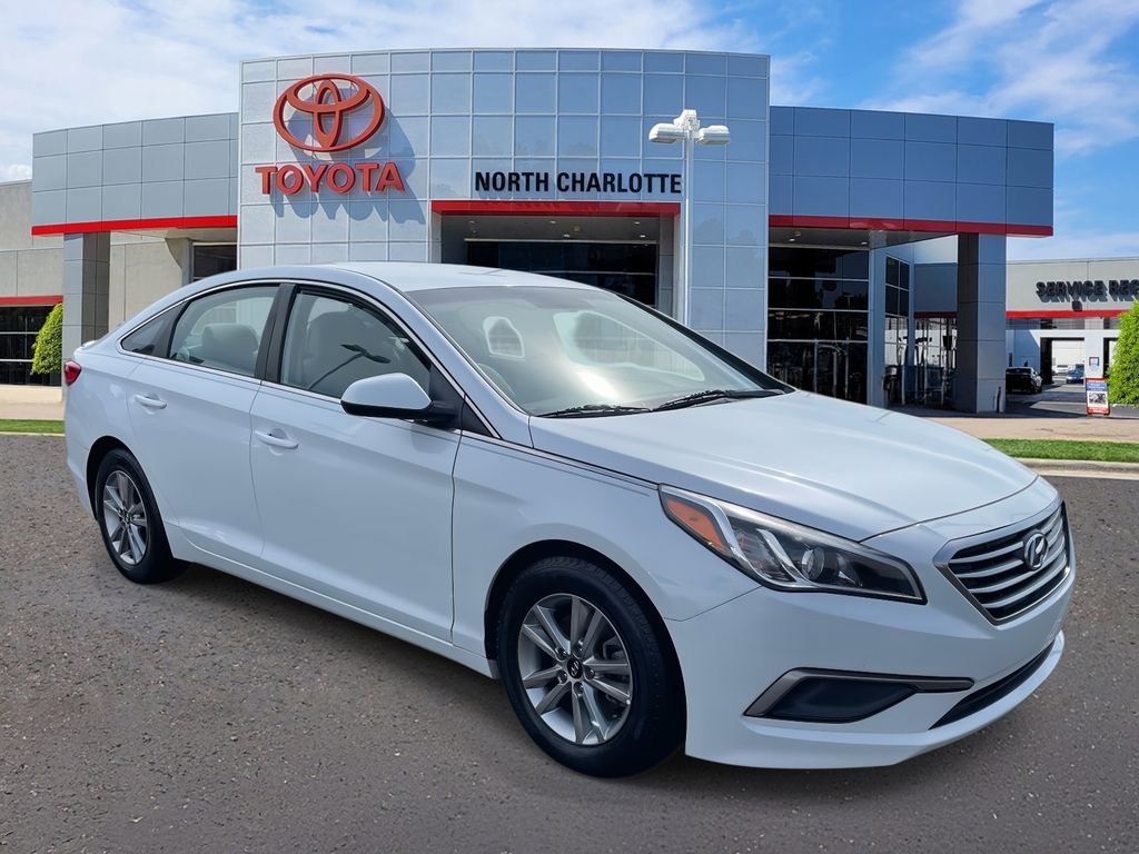 Used 2016 Hyundai Sonata SE image 2