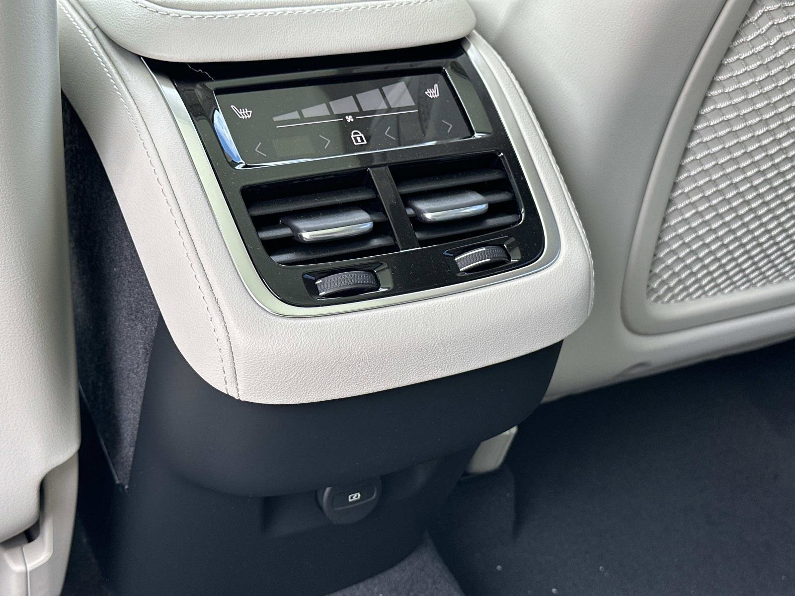 New 2026 Volvo XC90 B6 Ultra AWD/4WD image 10