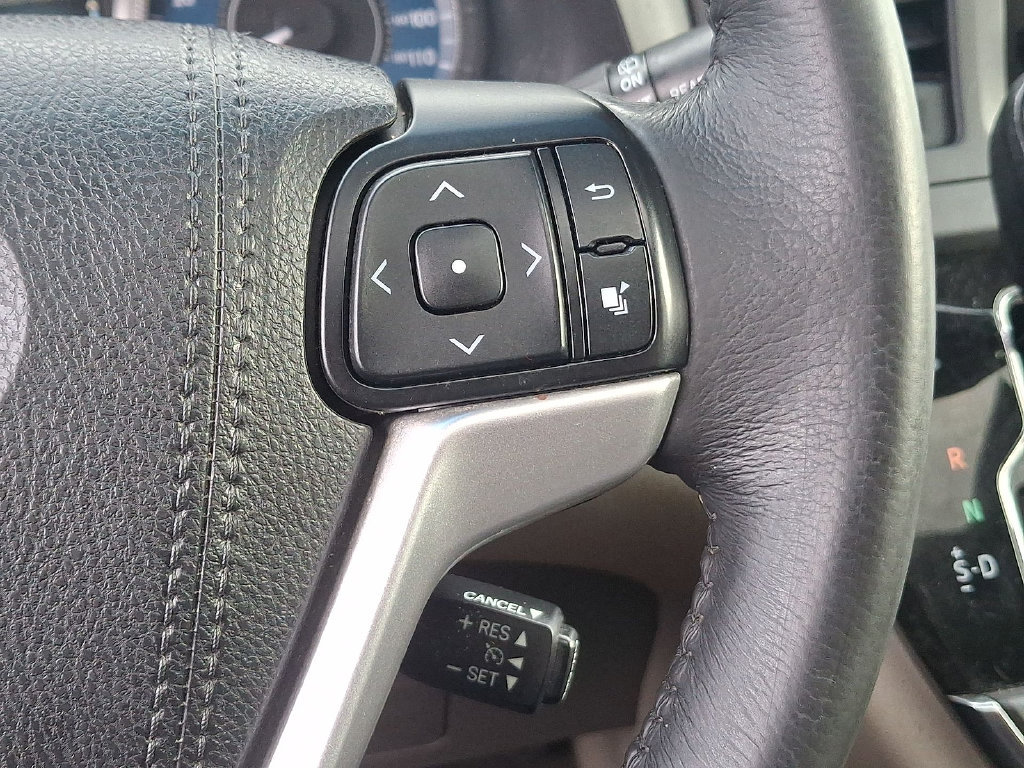 Used 2017 Toyota Sienna XLE w/ XLE Navigation Package FWD image 23