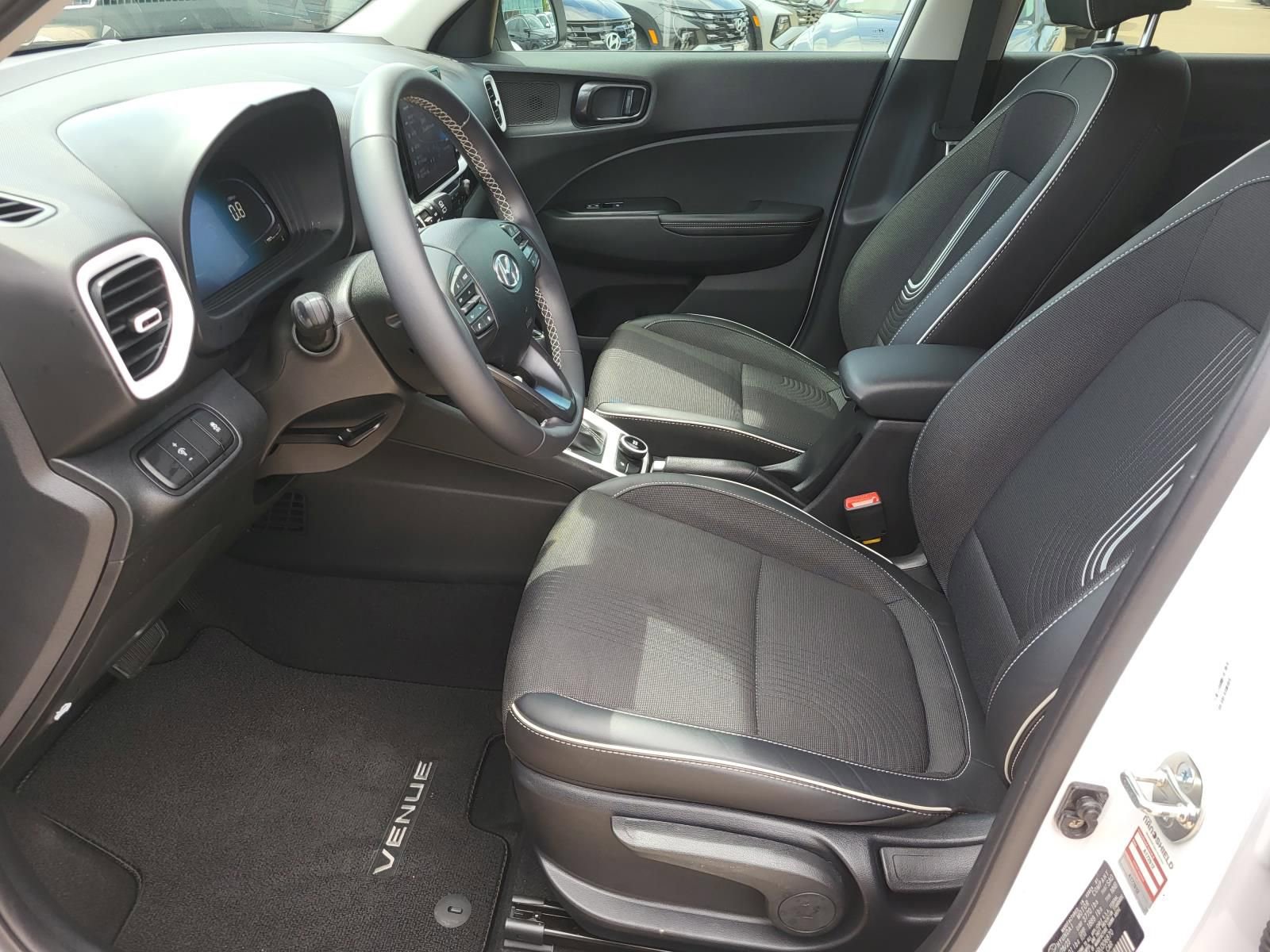 Certified 2024 Hyundai Venue Limited FWD image 16
