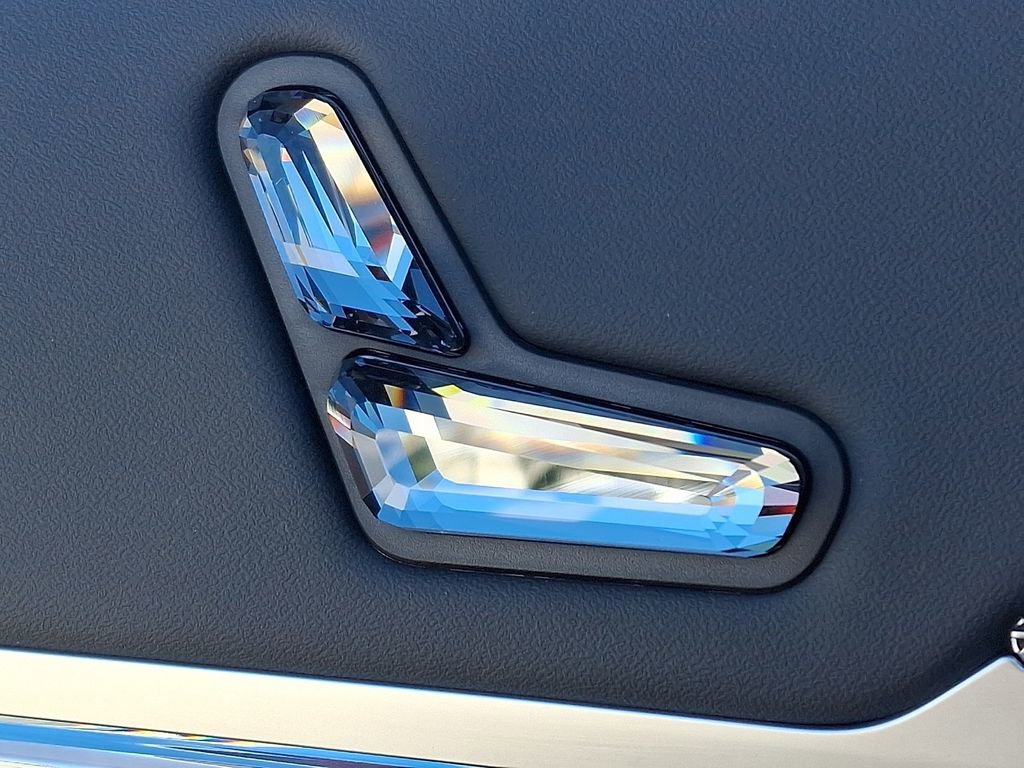 Used 2025 BMW 760i xDrive w/ Executive Package image 27